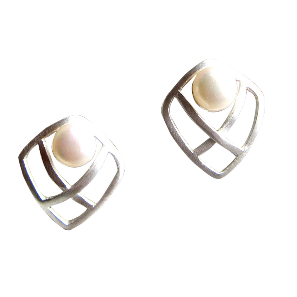 E 141  Ohrschmuck mit Perle