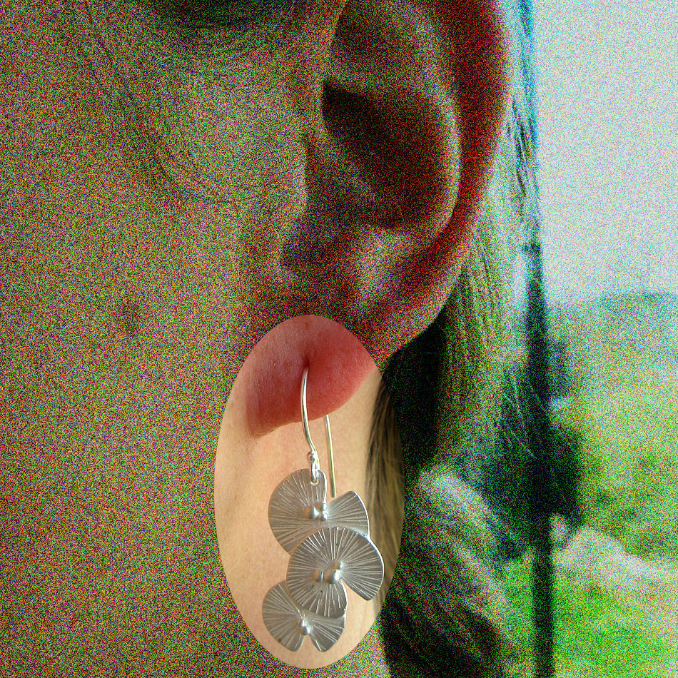 Lotusohrhänger aus Silber
