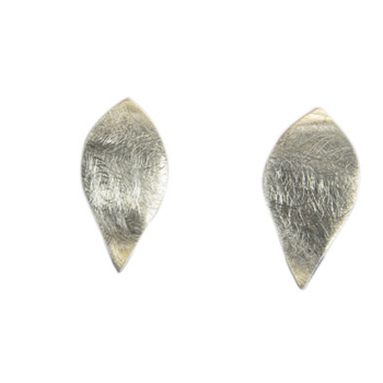 Ohrstecker,  icematt,  in der Form eines Blütenblattes.  leicht gewellt.    925er Silber
