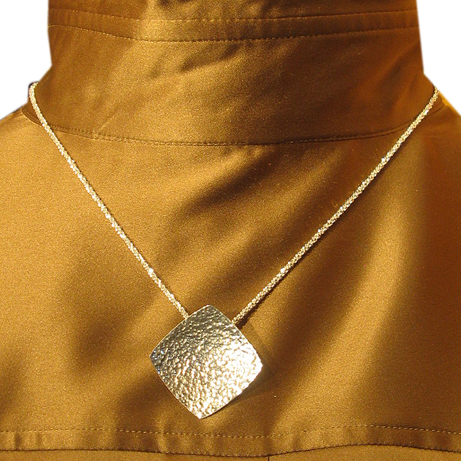 gehämmerterSilberhänger