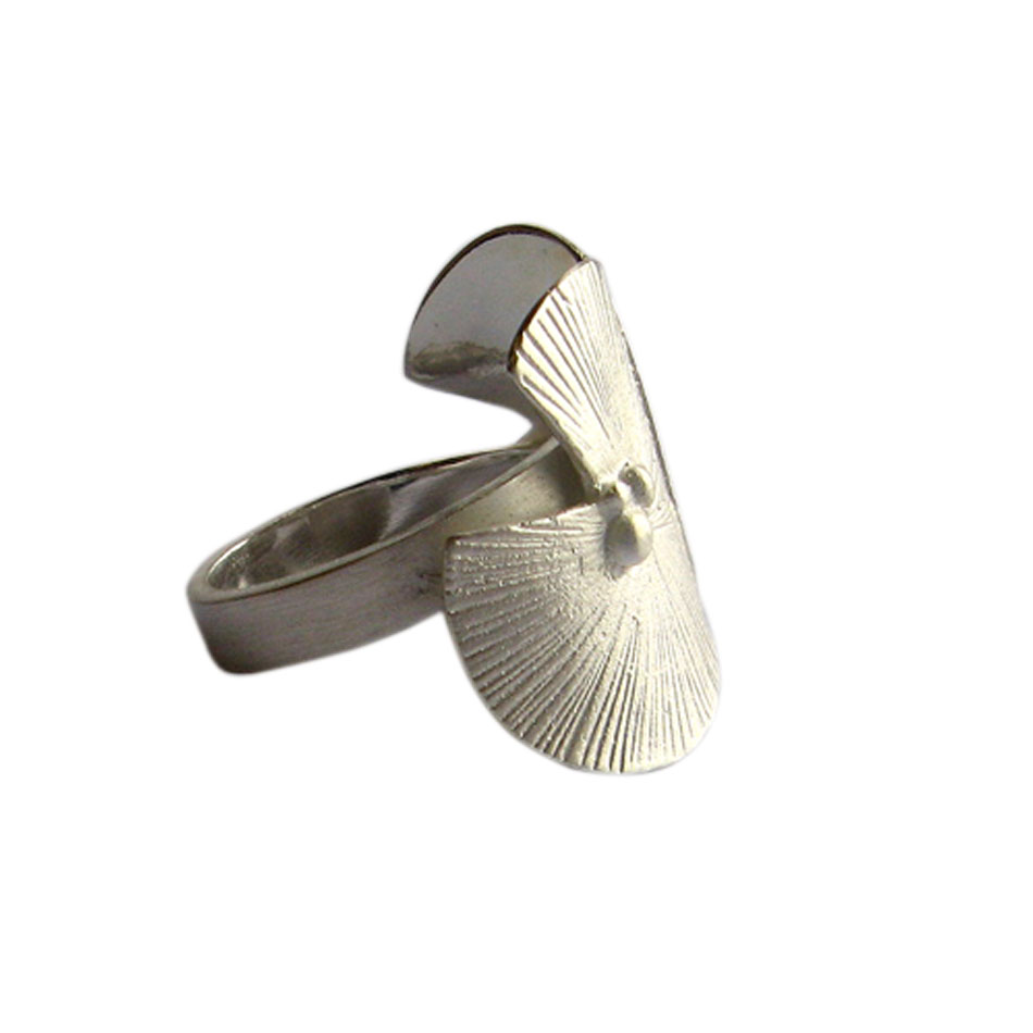 R 706  Lotusflower Ring