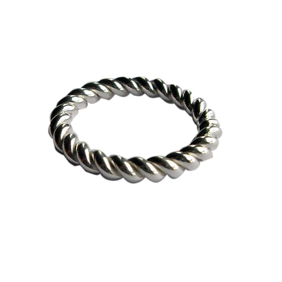 R 725  Ring aus gedrehtem Silberdraht. 