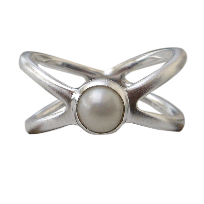 Silberring mit Perle.