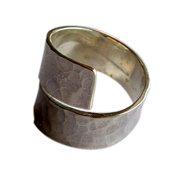 offener Silberring, gehämmert