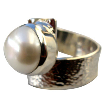 verstellbarer Silberring mit Perle, gehämmert