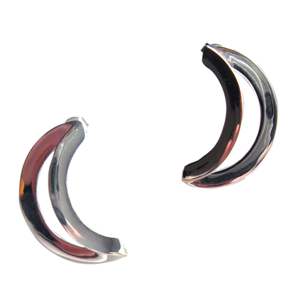 E 169 Silberdesign am Ohr