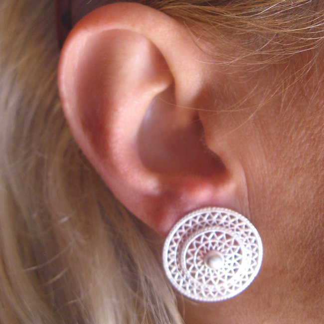 ziselierte Ohrstecker, Silber