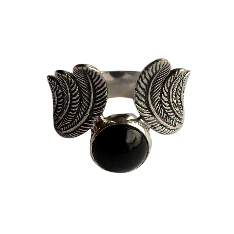 R 725  Flügelring mit Onyx. 