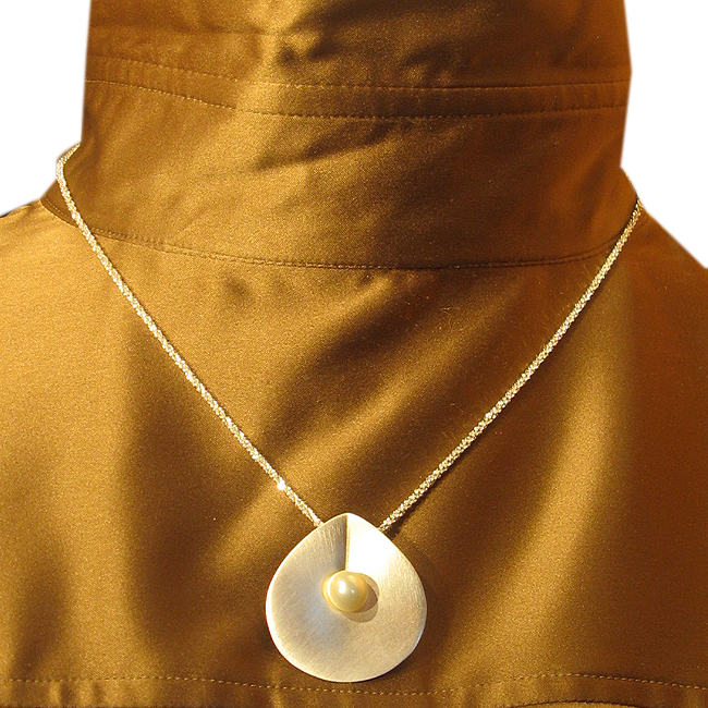 Silberanhänger mit Perle