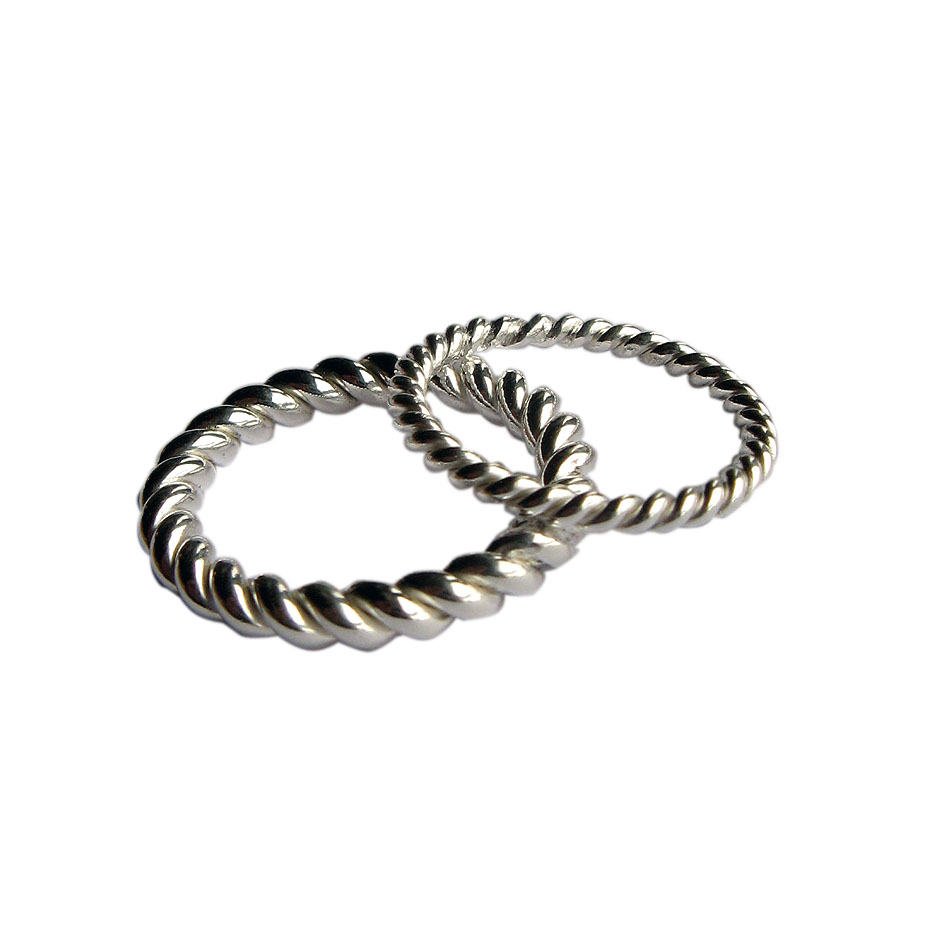 R 724  Ring aus gedrehtem Silberdraht. 