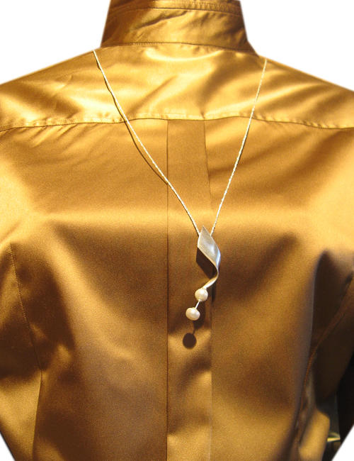 Silberanhänger mit zwei Zuchtperlen