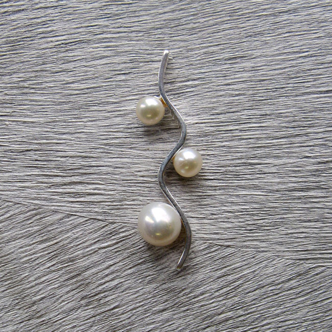 Silberanhänger mit 3 Perlen. ca. 40mm lang