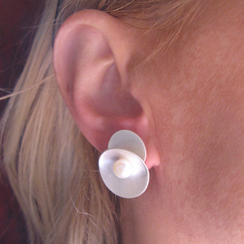 Silberohrstecker mit Zuchtperle, feinmatt