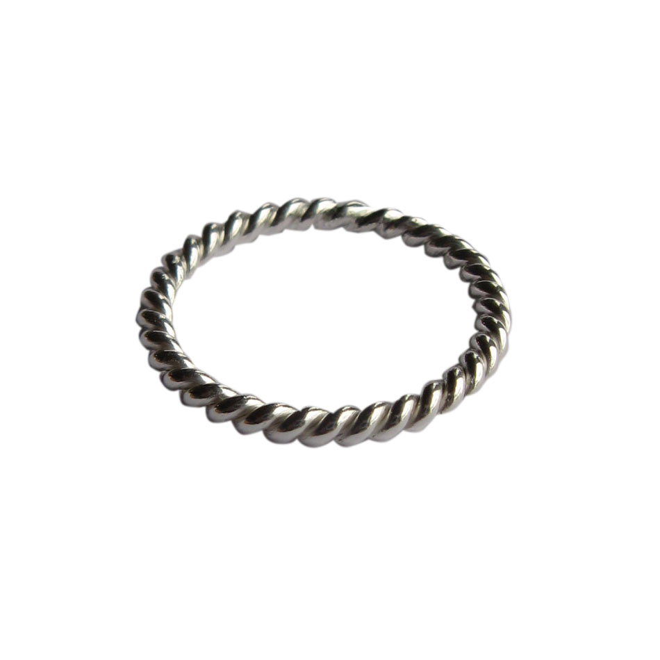 R 724  Ring aus gedrehtem Silberdraht. 